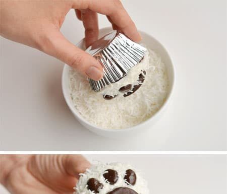 How to Make Polar Bear Paw Cupcakes â A Fun and Frosty Winter Treat for Christmas These polar bear paw cupcakes are easy to make and they look ADORABLE! They'd be great for a Christmas party, teddy bear picnic, or as a fun winter treat!