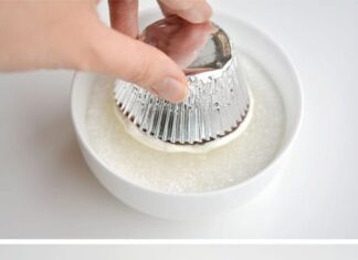 Easy Snowman Cupcakes โ A Frosty Treat for Christmas Parties These easy snowman cupcakes would be PERFECT for a winter birthday party, a Christmas party, or just a fun baking activity with the kids! So cute and easy!