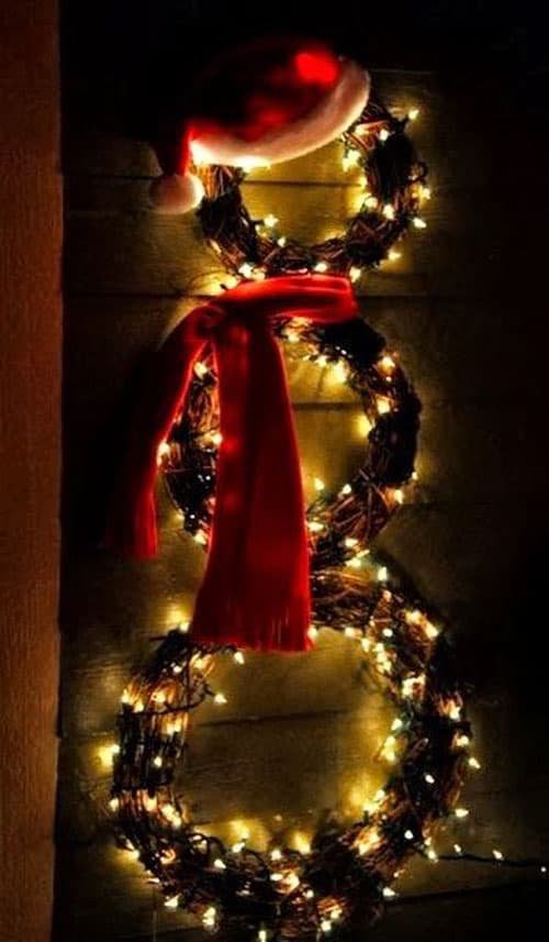 18 Clever Christmas Light Crafts - Snowman Wreath