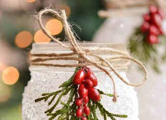 How to Make Snowy Mason Jars Snowy mason jar decorated for Christmas