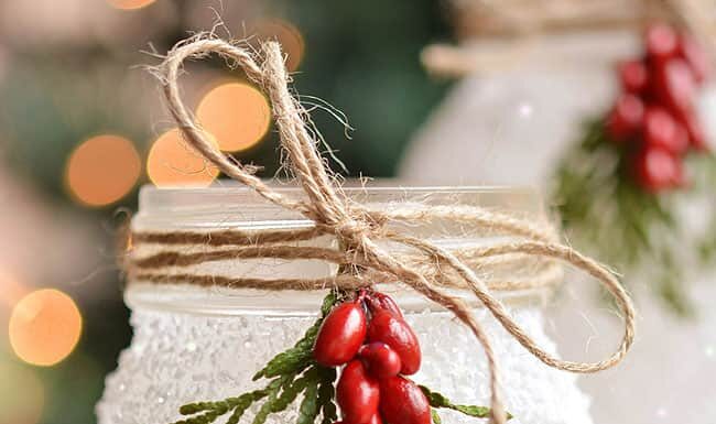 How to Make Snowy Mason Jars Snowy mason jar decorated for Christmas