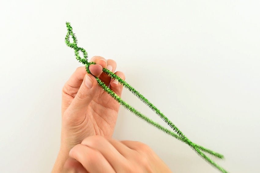 Easy Pipe Cleaner Wreath Ornaments