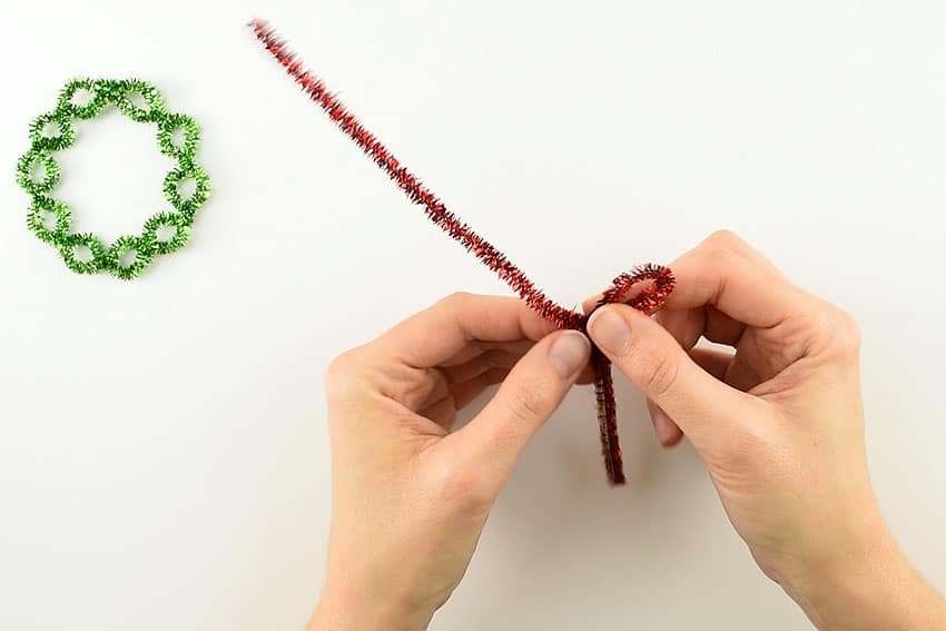 Easy Pipe Cleaner Wreath Ornaments