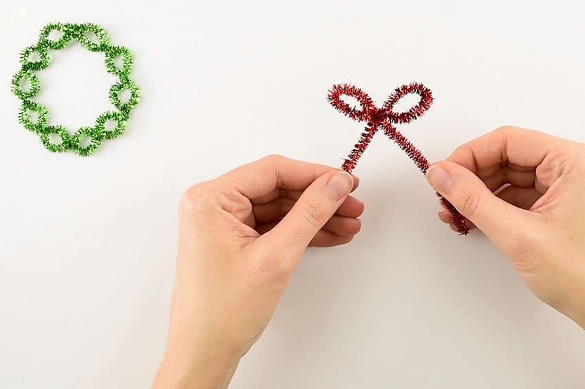 Easy Pipe Cleaner Wreath Ornaments